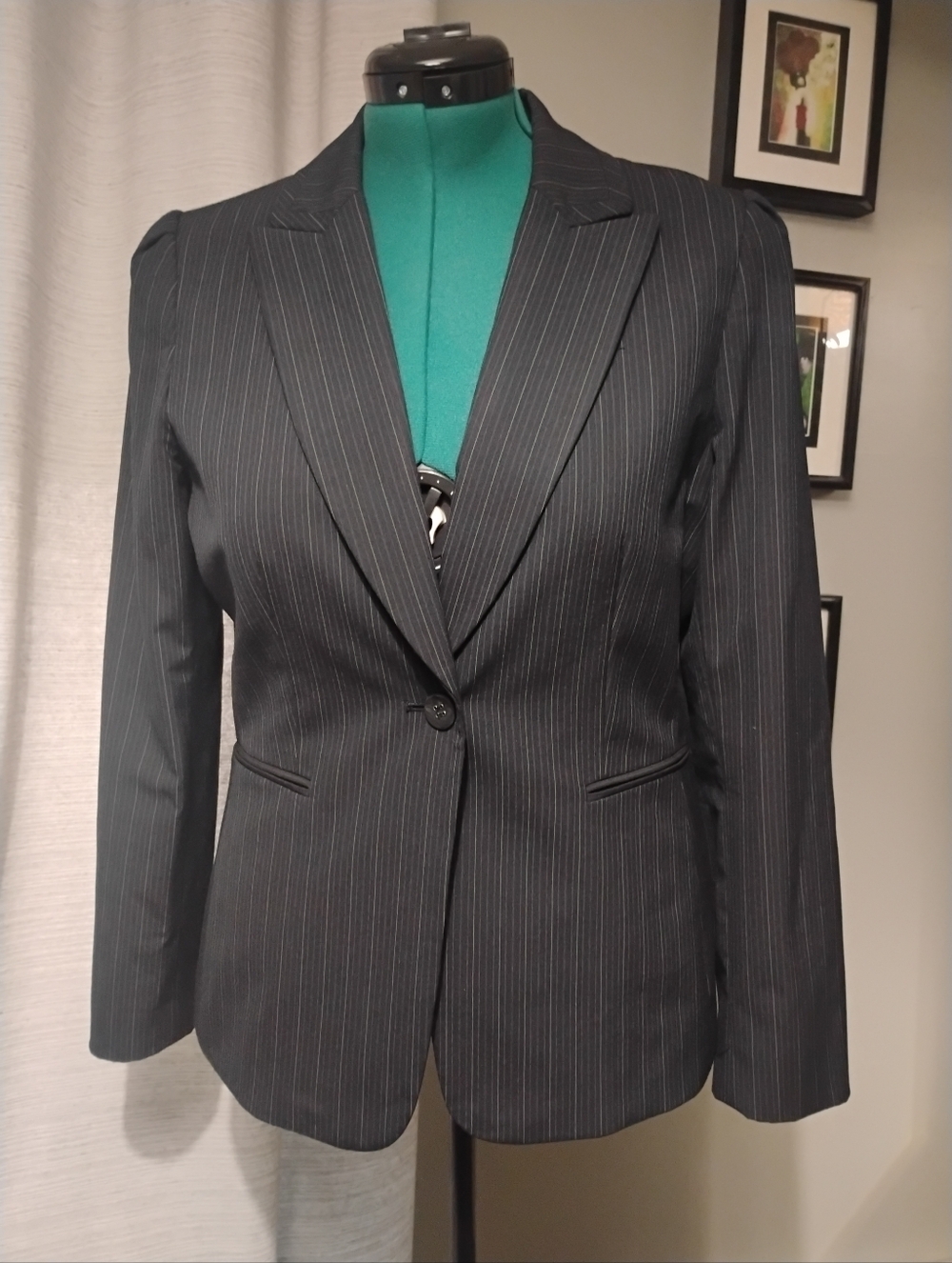 Tahari Pinstriped Black One Button Blazer Sz 10